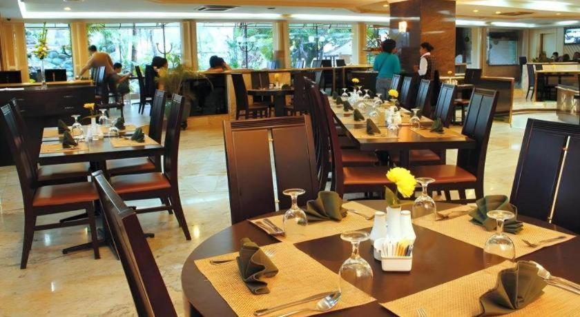 Danau Toba Hotel International Medan Zewnętrze zdjęcie