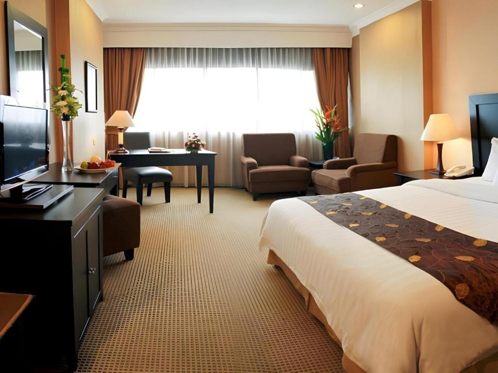 Danau Toba Hotel International Medan Zewnętrze zdjęcie