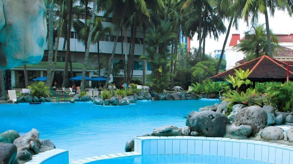 Danau Toba Hotel International Medan Zewnętrze zdjęcie
