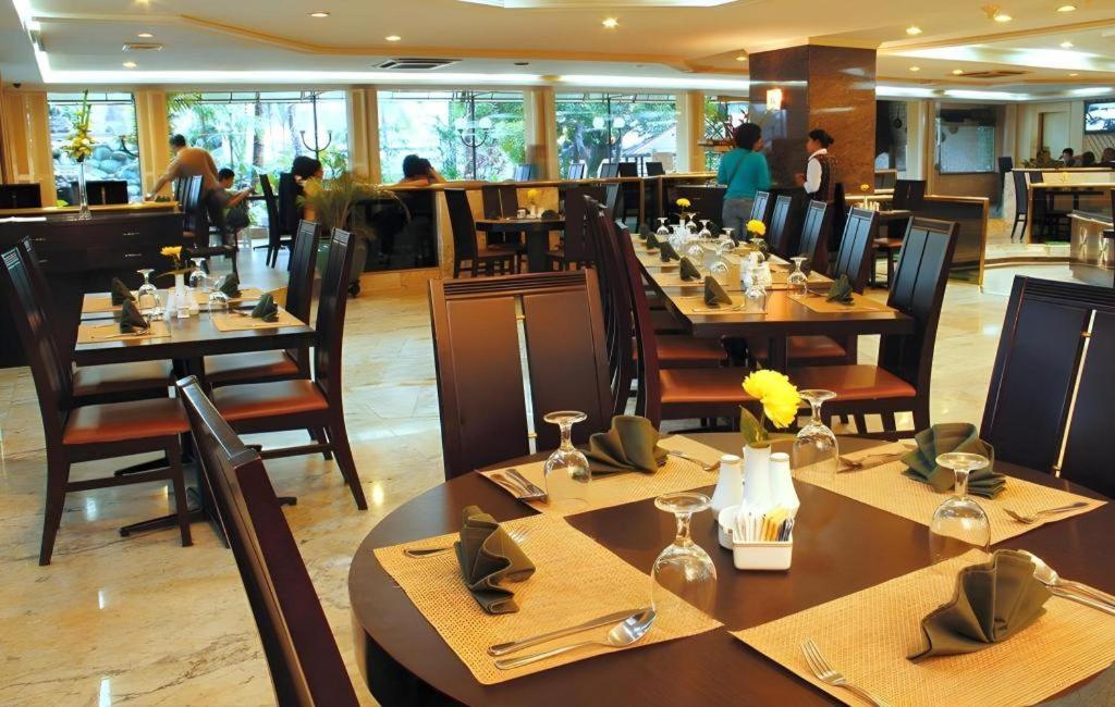 Danau Toba Hotel International Medan Zewnętrze zdjęcie